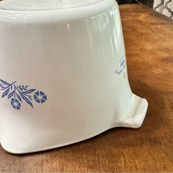 Vintage CorningWare Measuring Bowl, Blue Cornflower Pattern P55-B - Picture 5 of 15